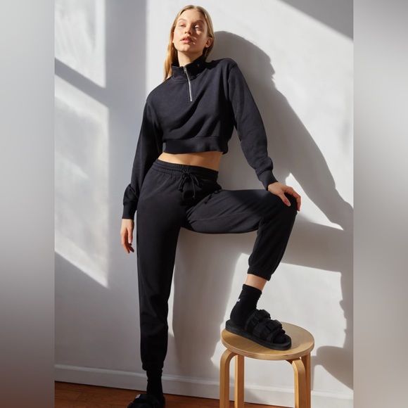 Aritzia TNA - Airy Fleece Perfect 1/4 Zip Sweatshirt AiryAF - Size Small - White - Picture 4 of 9